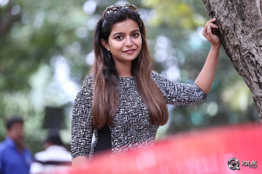 Swathi-Reddy-at-Tripura-Movie-Trailer-Launch